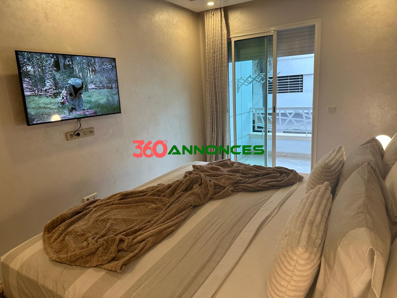 High Standing Apartment in Agdal – 2 Bedrooms, Moroccan Living Room & Modern Living Room